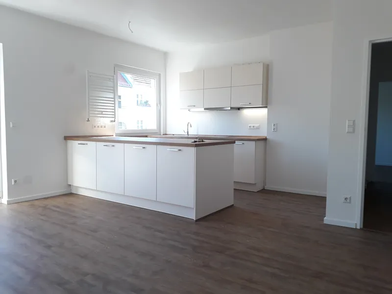 Sanierte 2-Zimmer-Wohnung mit offener Küche, Balkon und Aufzug — photo 1